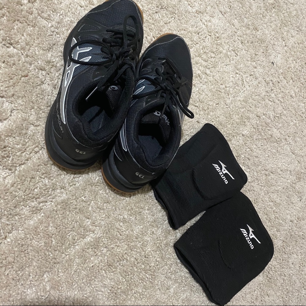 Mizuno Volleyball Shoes and Kneepads